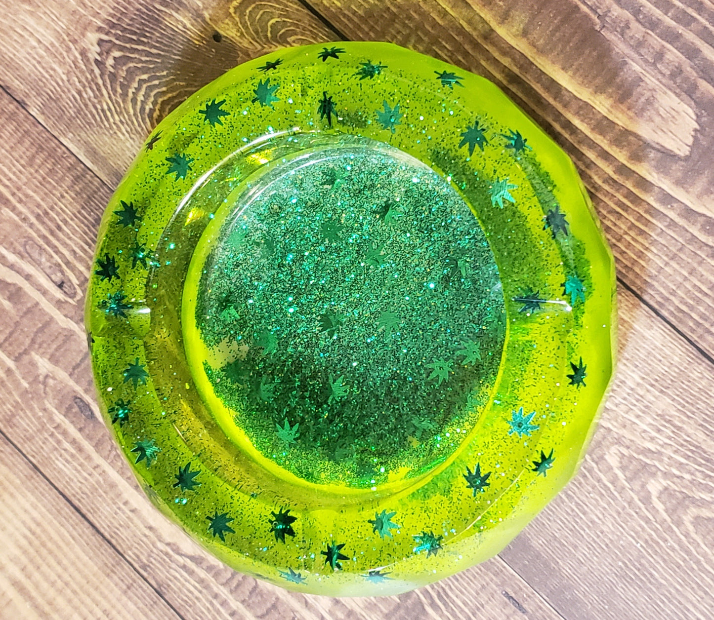 Happy Hemp Leaf Green Resin Ashtray
