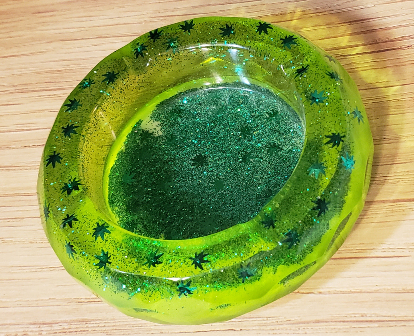 Happy Hemp Leaf Green Resin Ashtray